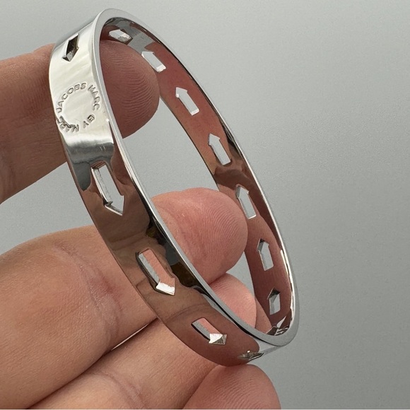 Marc by Marc Jacobs Arrow Cutout Bangle • Rhodium Plated • 7.74” - Picture 1 of 10